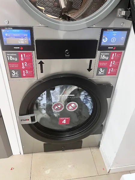 Lavandería Autoservicio Low Cost Triana