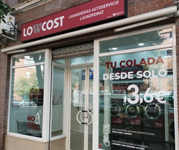 Lavandería Autoservicio Low Cost Triana - Lavandería de autoservicio en Sevilla - foto 2