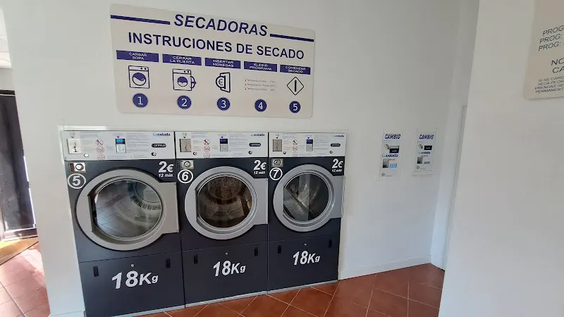 LAVANDERIA AUTOSERVICIO LA COLADA PINO MONTANO - Lavandería de autoservicio en Sevilla - foto 2
