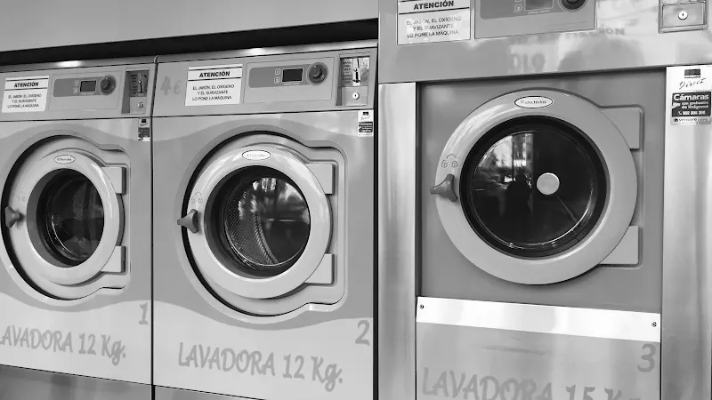 Colada Exprés Héroes Del Silencio - Lavandería de autoservicio en Zaragoza - foto 2