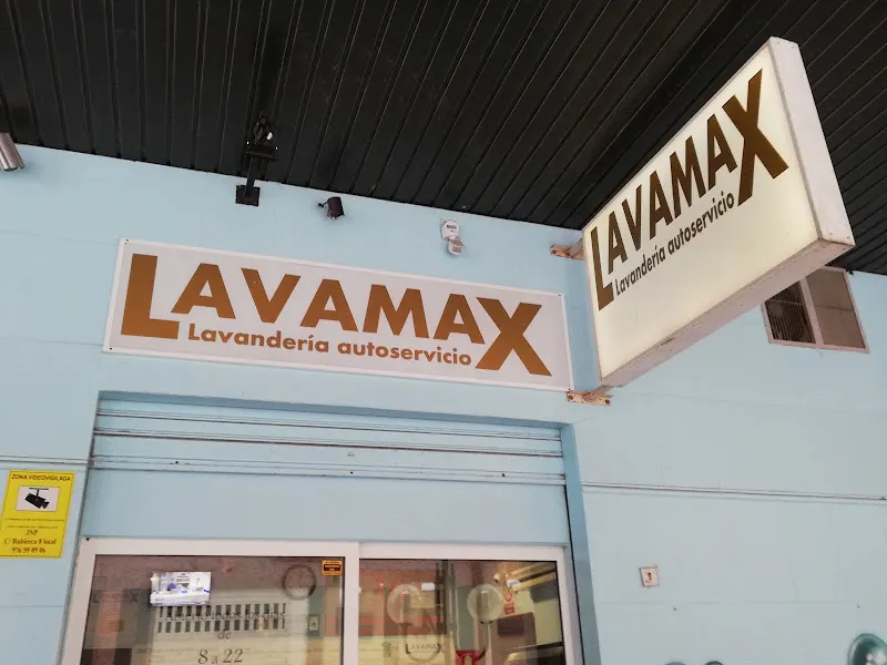 LAVAMAX one - Lavandería de autoservicio en Zaragoza - foto 3