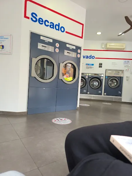 Lava Piu - Lavandería de autoservicio en Zaragoza - foto 2