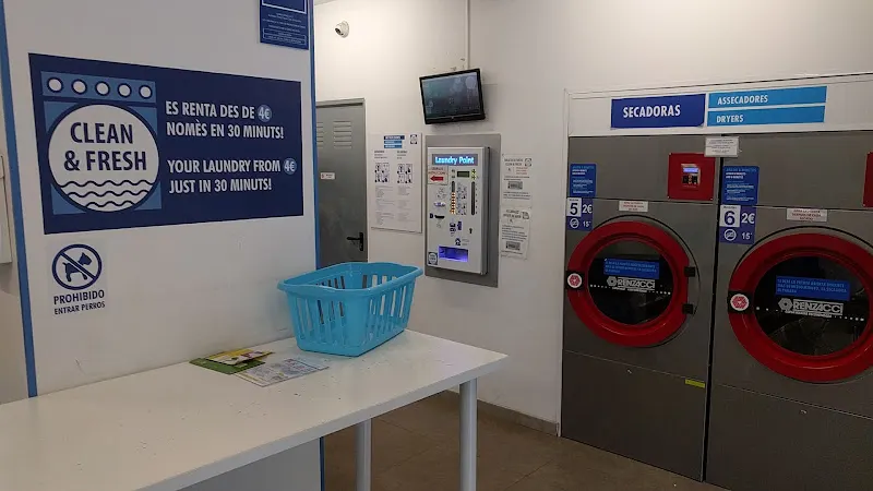 Bugaderia Autoservei - Lavandería en Barcelona - foto 2