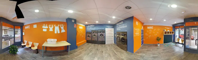 LA PINZA: LAVANDERIA AUTOSERVICIO. Carretera Rueda 13, Valladolid
