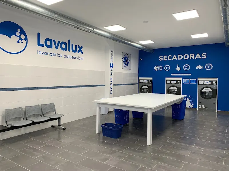 Lavandería Autoservicio Lavalux Travesía de Vigo - Lavandería de autoservicio en Vigo - foto 2
