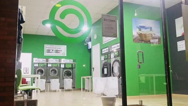 Happy Laundry Autolavado de Ropa y Mascotas Limpiadogs