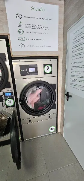 Lavandería Autoservicio Clean and Go - Cornellà de Llobregat