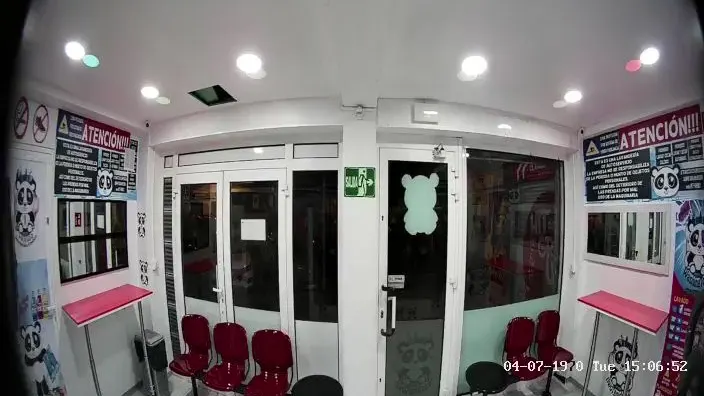 WashingTown AutoServei de Lavanderia - Lavandería de autoservicio en Cornellà de Llobregat - foto 2