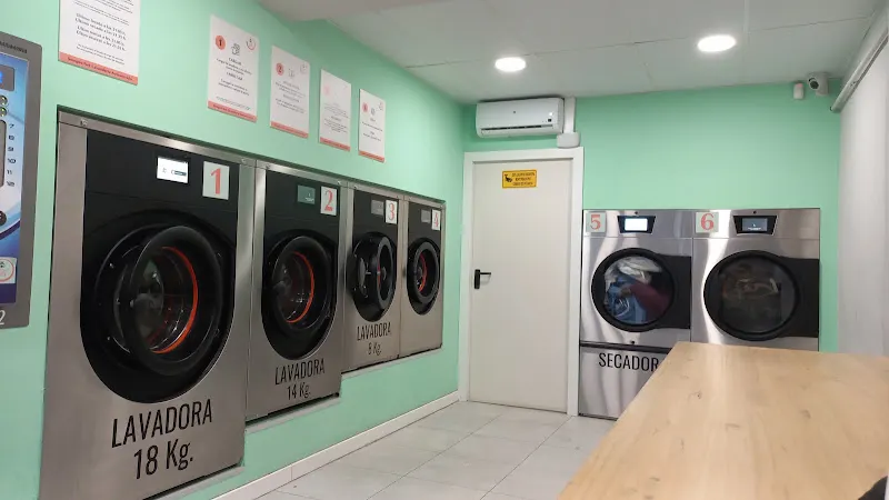 Sempre Net – Lavandería autoservicio - Lavandería de autoservicio en Cornellà de Llobregat - foto 2