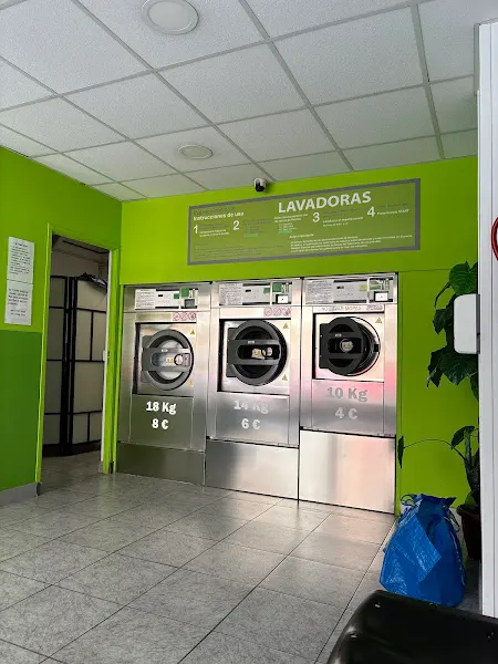 Bugaderia autoservei Punt Net (Lavandería autoservicio) - Cornellà de Llobregat