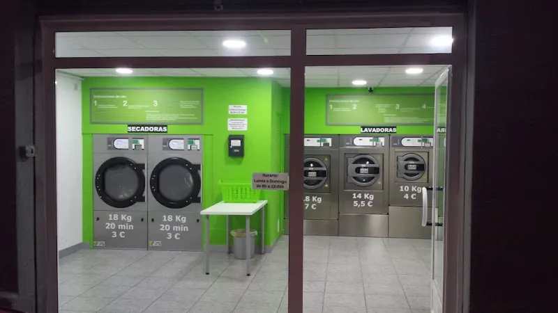 Bugaderia autoservei Punt Net (Lavandería autoservicio) - Lavandería de autoservicio en Cornellà de Llobregat - foto 2