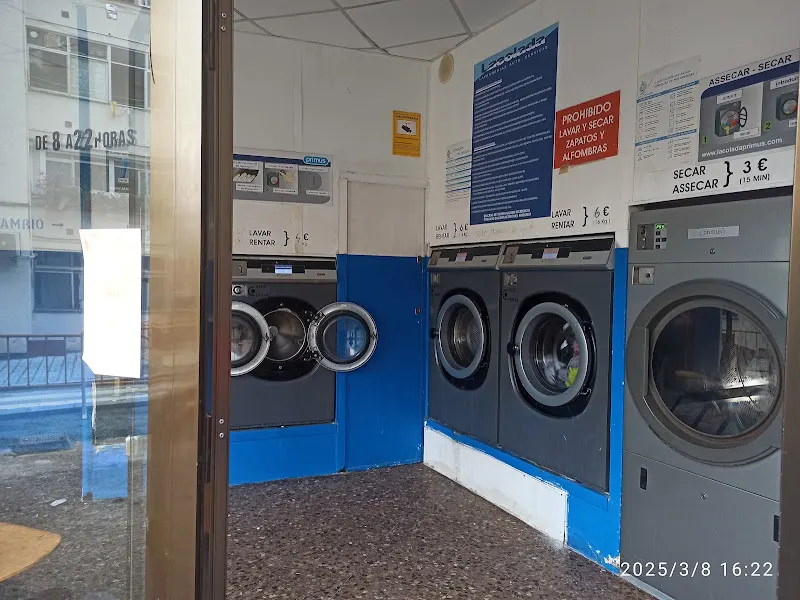 Lacolada Clean & Dry Auto Servei Dr Bugaderia - Lavandería de autoservicio en L'Hospitalet de Llobregat - foto 2
