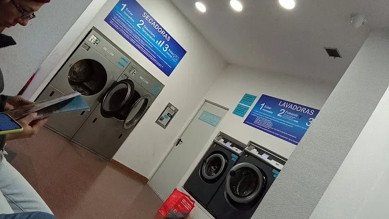 Lacolada - Lavandería de autoservicio en Vitoria-Gasteiz - foto 2